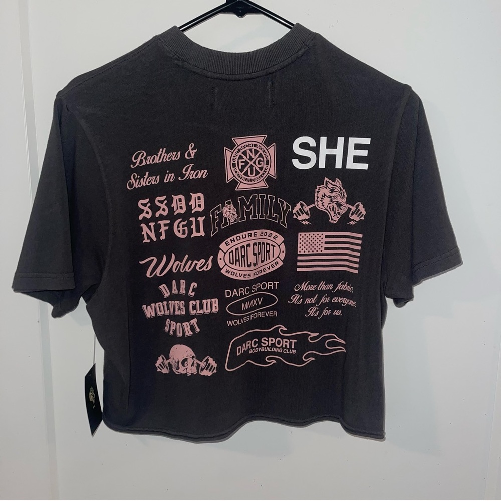 DARC SPORTS Cropped Grey SHE WOLF shirt SMALL